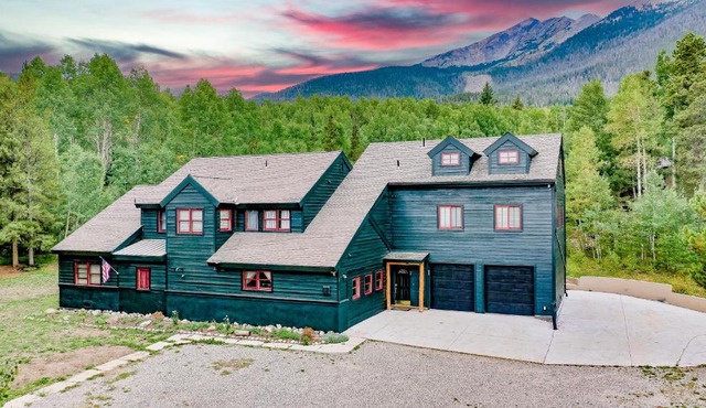Rocky Mountain Outpost Home 8 Bedrooms Dog Friendly