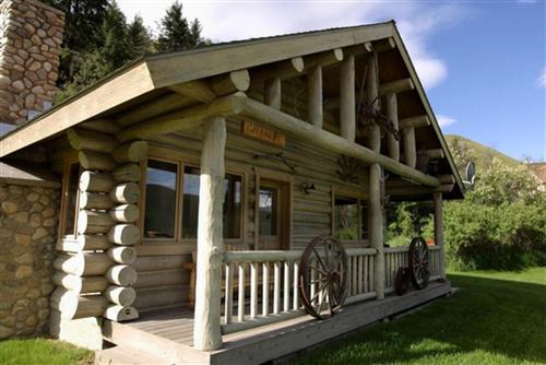 Rocky Mountains Nature Escape: Amazing Log Cabin in Darby, MT