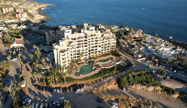 Romantic Escape with view of the iconic Cabo arch!