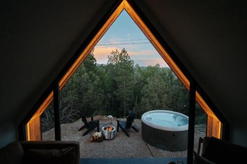 Romantic Mountain Chalet on the Arkansas River