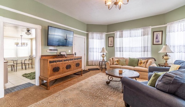 Rustic 2-Bedroom walking distance to Downtown