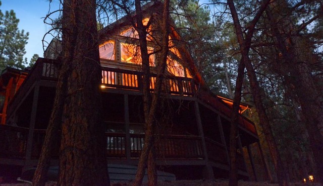 Rustic cabin on a 3/4 acre lot in Munds Park.