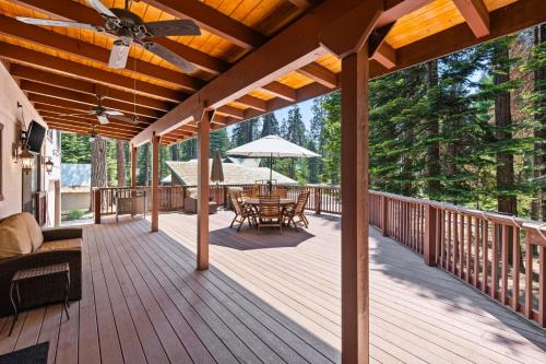 Rustic Pines- Family Fun Game Cabin in East Village