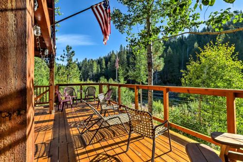 Rustic Riverfront Truckee Cabin w/Deck & BBQ