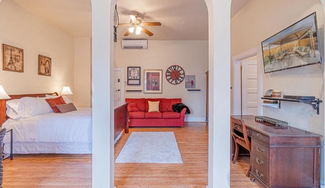 Rustic Studio walking distance to Downtown