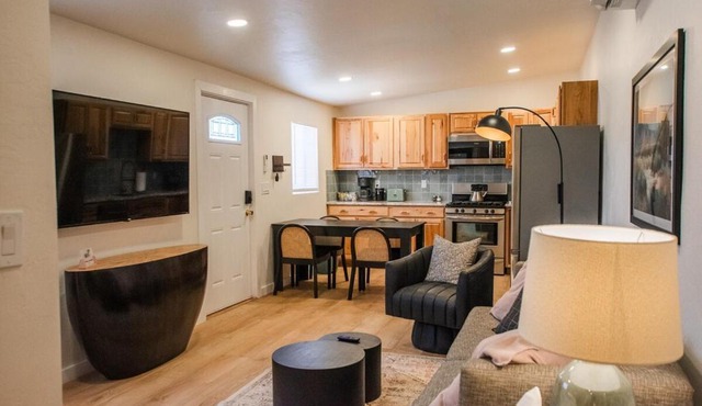 Sage Suite at ArnoTriplex! Private Hot Tub-Close to Downtown-Pet Friendly-No Pet Fee!