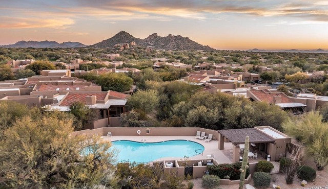 Santa Fe-Style Escape in The Boulders Pool Hot Tub Access Covered Patios Grill