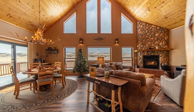 Scenic Pet-Friendly Mountain Getaway With Two Living Areas and Game Room - A Reel Good Time