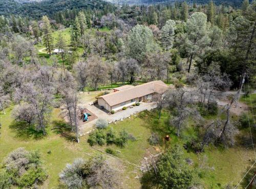 Scenic Serenity 50 acres/hot tub/game room