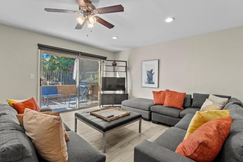 Scottsdale Townhome with Pool, Walk to Old Town