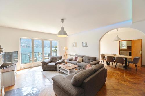 Seafront Apartments House 44 Private Balcony Old Town View