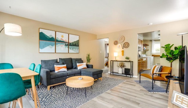 Seattle Scandi-Boho Gem: Walk to Waterfront!