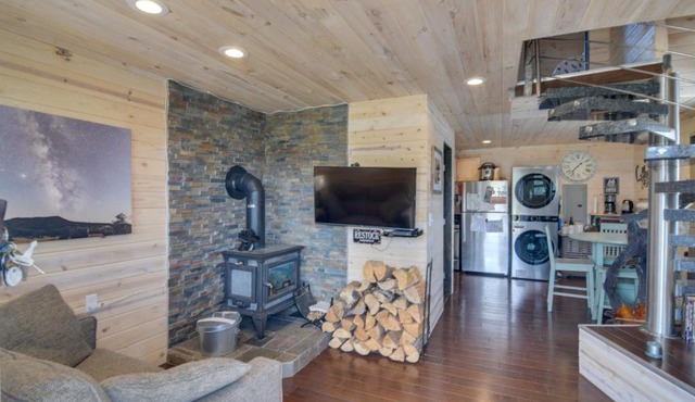 Secluded Jefferson Cabin w/Deck + Mountain Views!