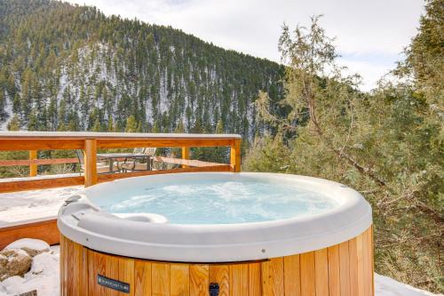 Secluded Livingston Retreat w/Deck + Fire Pit!