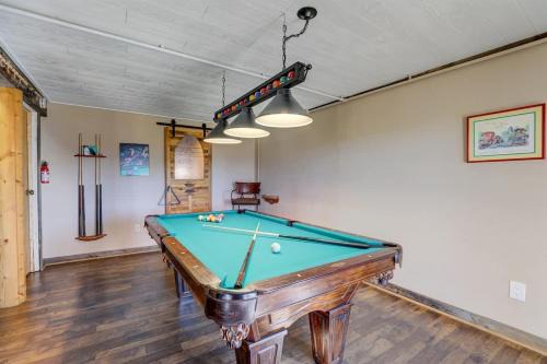 Secluded Mtn Escape- Rec Room & 35 Acres