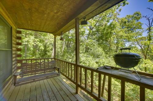 Secluded Studio w/Deck ~ 8 Miles to Beaver Lake!