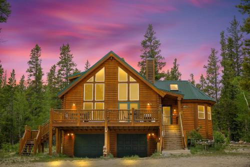 Serene mountain cabin w fireplace