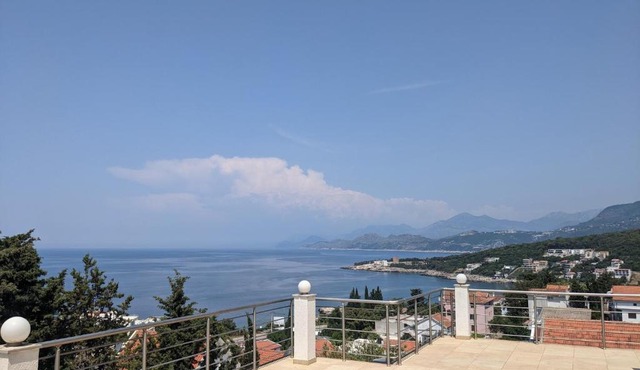 Serene Sea View Apartments in Utjeha