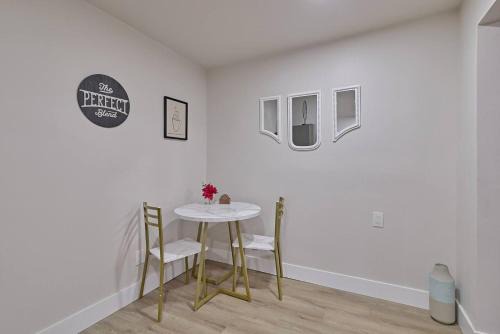 Serene Stay - 1BR Retreat with King Bed in Dunlap