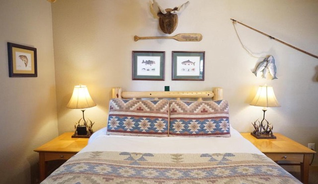 Shaver Lake Village Hotel