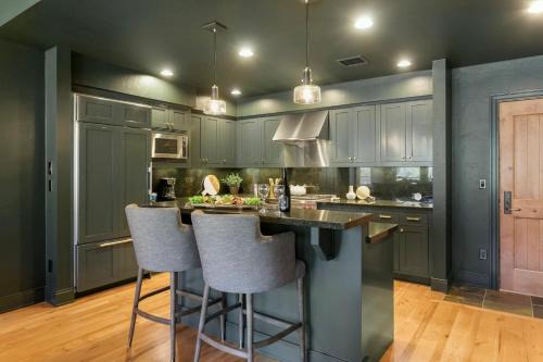 Shooting Star Lodge at Deer Valley Resort - Two Bedroom Residence #204