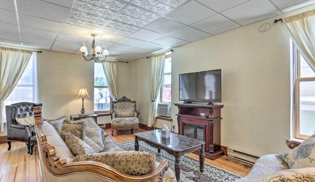 Shop, Hike & Explore! Historic Dtwn Custer Apt