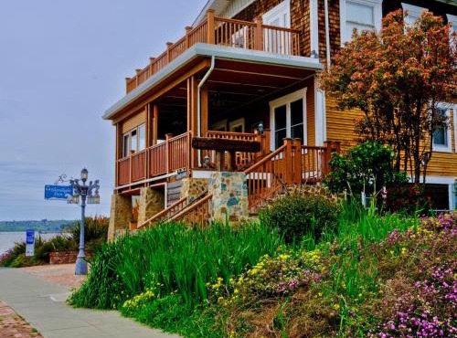 Shorelight Inn