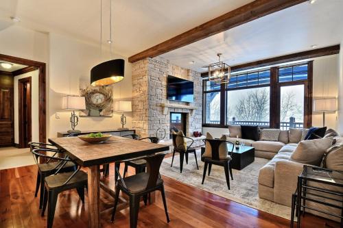 Silver Strike Lodge #403 - 2 Bed Den