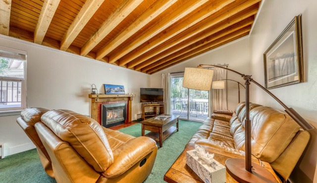 Single Level Ranch Condo in Elkhorn