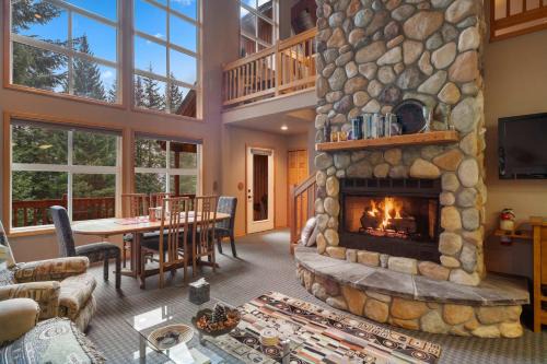 Ski Cabin 3br Hyak Fire Place 5 mins to Hill