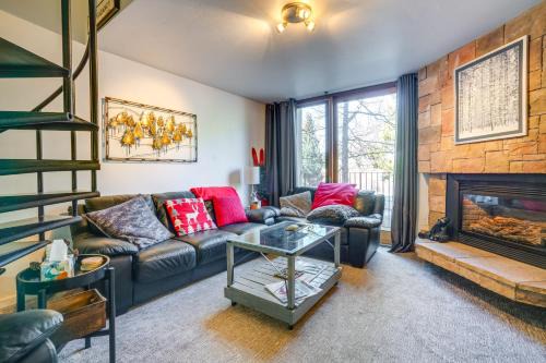 Ski Copper Mountain! Alpine-Chic Condo w/Hot Tub