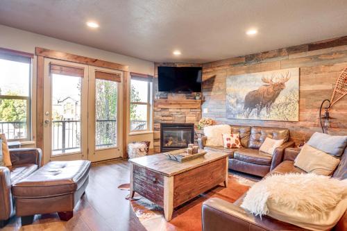 Ski, Hike & Relax: Eden Condo w/Hot Tub Access