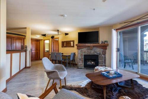 Ski in out Pool Hot Tub Pool Table - Resort View