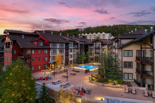 Ski In Ski Out Condo 4574 I Huge Hot Tub I Great Views I Activity Program