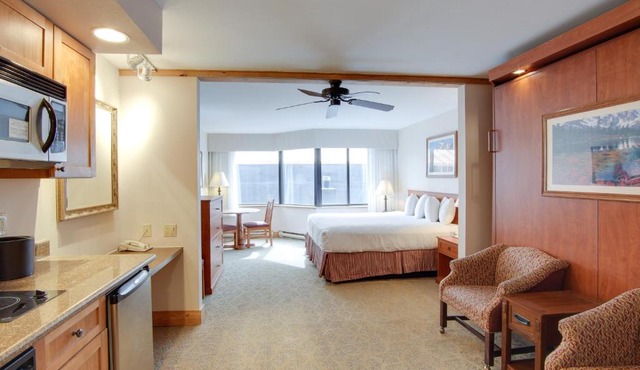 Ski-In/Ski-Out Crested Butte Studio w/Pool Access
