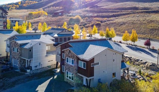 Ski-In/Ski-Out Granby Townhouse w/Private Hot Tub