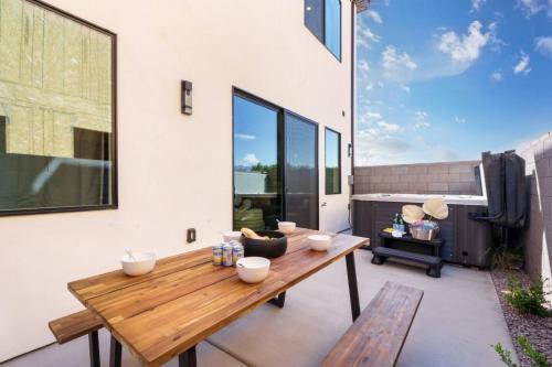 Sleeps 26, Hot Tub, Outdoor lounge
