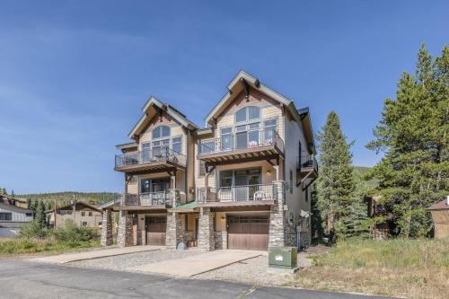 Slopeside Villa 136 I Fantastic Ski Views I Steamroom I Activity Program