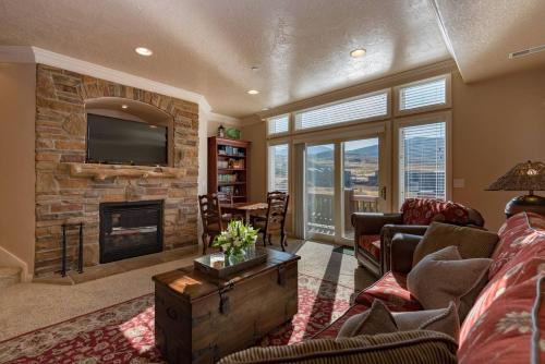Snowbasin Haven LS42 Pool Ski & Snowboard