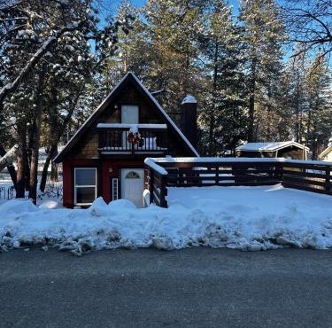Snuggle Inn Cabin