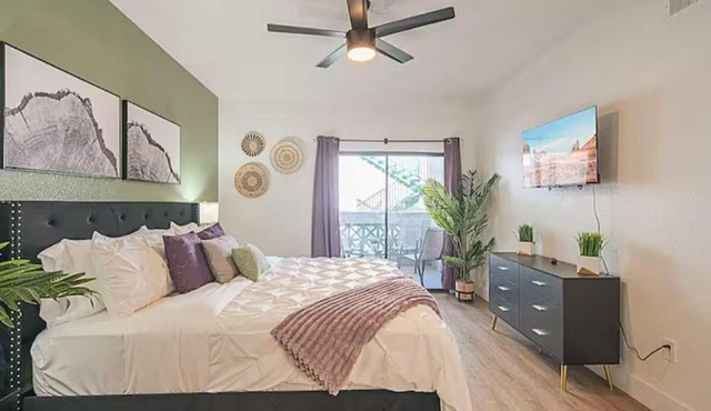 Sonoran Sunset Lounge Remodeled King Bed Suite