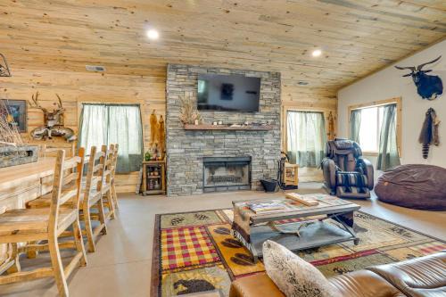 South Dakota Nature Getaway w/Hot Tub
