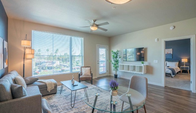 Spacious 1BD - Balcony, Pool, Gym, W-D - Sleeps 4