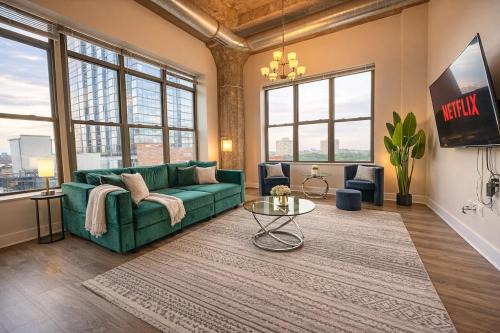 Spacious 3BR Corner Stay with Optional Parking and Gym Access Near McCormick Place, Grant Park and Soldier Field