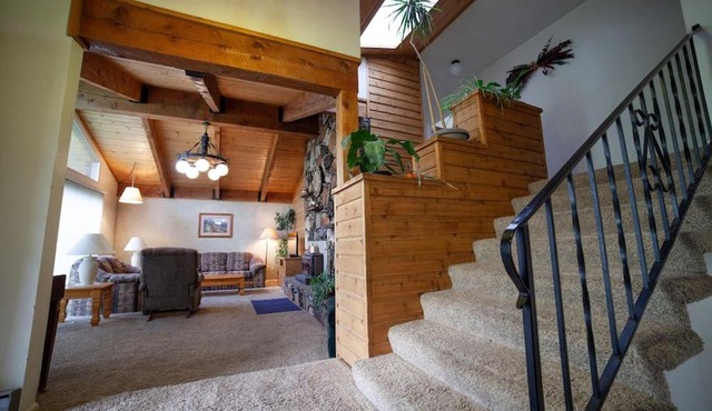 Spacious 4BR 3BA Convenient Downtown Driggs House
