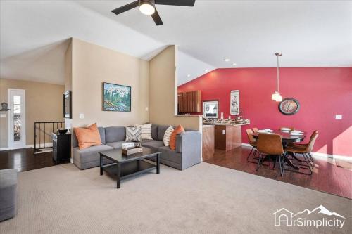 Spacious 5 Bedroom Retreat with Hot Tub