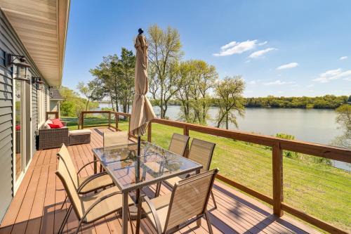 Spacious 6BR Lake Victoria Retreat w/Private Dock