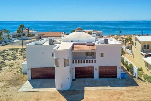 Spacious and Traditional Home Villa Hermosa I