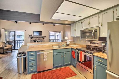 Spacious Apt w Fireplace, Close to Lakes