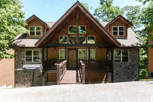 Spacious Cabin with Indoor and Outdoor Swimming Pool in Branson, Missouri